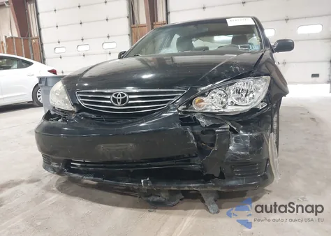 2005 Toyota Camry Le z USA, uszkodzony, nr VIN 4T1BE32KX5U054671